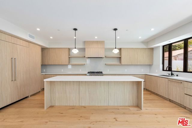 4647 Morse Avenue, Sherman Oaks CA: https://media.crmls.org/mediaz/74316691-8a10-4468-b0ba-2562b9e78f9b.jpg