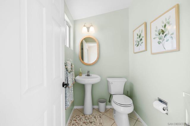 3560 Donna Dr, Carlsbad CA: https://media.crmls.org/mediaz/7431cd1b-3c99-4d2d-9ef4-3b0677235c31.jpg