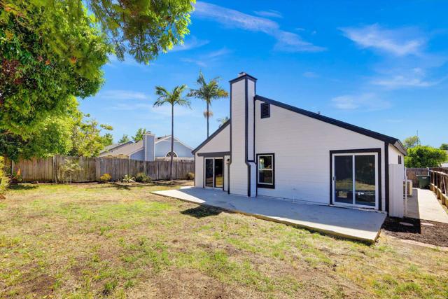324 Shady Glen Drive, Fallbrook CA: https://media.crmls.org/mediaz/7431fec9-1323-4879-bacb-71da52466c76.jpg