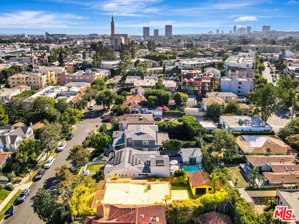 https://media.crmls.org/mediaz/7432244f-fcfe-4840-a87e-6782b9657ffc.jpg?preset=X-Large