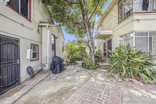 1815 Pearl St., Alameda, California 94501, 6 Bedrooms Bedrooms, ,4 BathroomsBathrooms,Single Family Residence,For Sale,Pearl St.,41072432