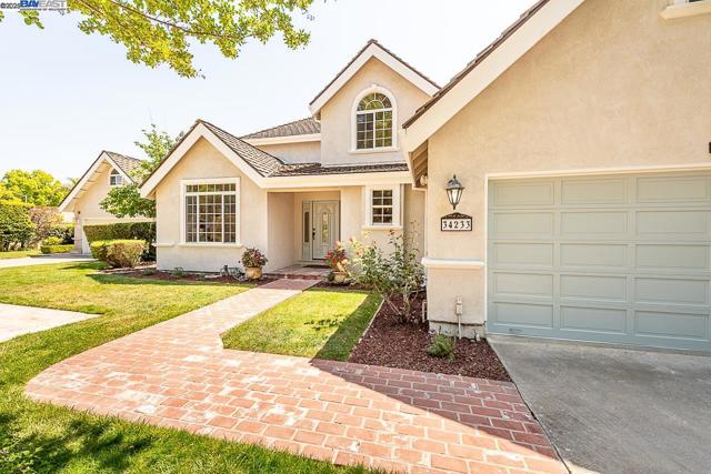 34233 Perry Glen Ter, Union City CA: https://media.crmls.org/mediaz/7432f365-0c00-4dd2-a71f-af3187ae7744.jpg
