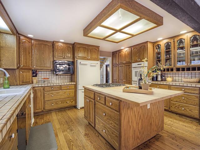 Image 24 of 65 For 251 Sunnycroft Road
