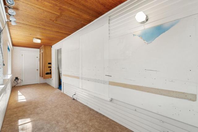 17 Oak Street, Los Altos CA: https://media.crmls.org/mediaz/74335e97-673a-4d6c-a1af-ec1271cc3b82.jpg