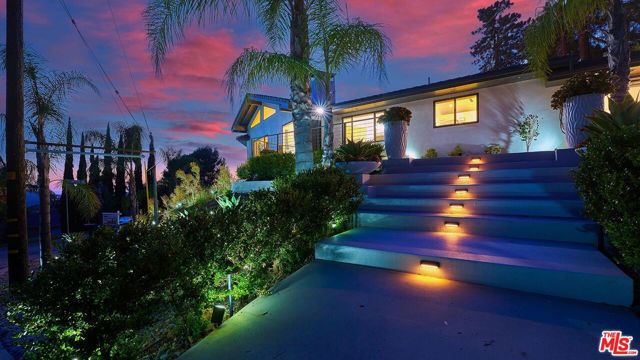 3001 Cloudcrest Road, La Crescenta CA: https://media.crmls.org/mediaz/74345a17-0445-4484-8392-1d2e325b919b.jpg