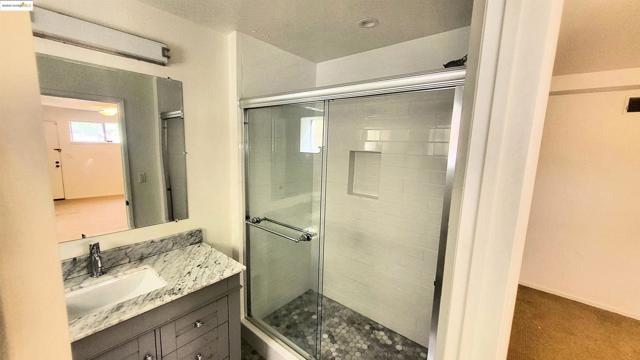 1137 Oakland Avenue, Piedmont CA: https://media.crmls.org/mediaz/74346e9a-2af5-4868-b052-9eb159429013.jpg