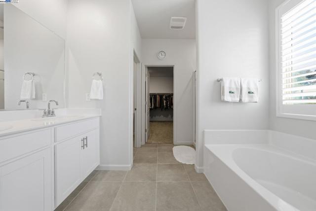 4158 Markovich Ct, Richmond CA: https://media.crmls.org/mediaz/743475ad-a002-4efb-8d31-8d55ea8230f1.jpg