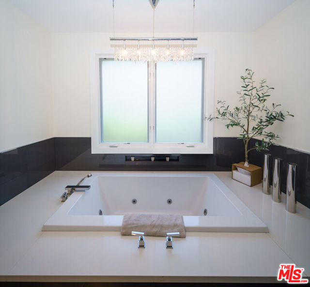 9515 Kirkside Road, Los Angeles CA: https://media.crmls.org/mediaz/743488b6-4814-47db-9139-cecce69c354e.jpg