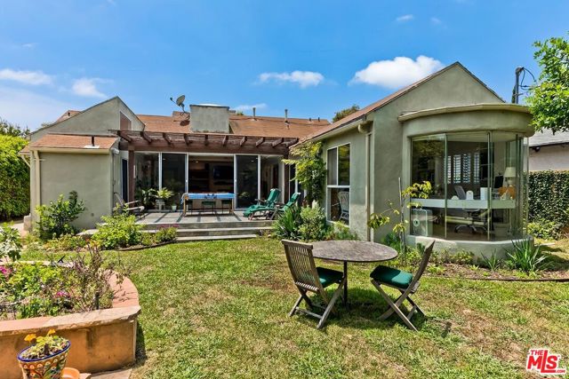 3238 Corinth Avenue, Los Angeles CA: https://media.crmls.org/mediaz/7434c33c-e5a1-49a7-b51f-9cb39a1be23e.jpg
