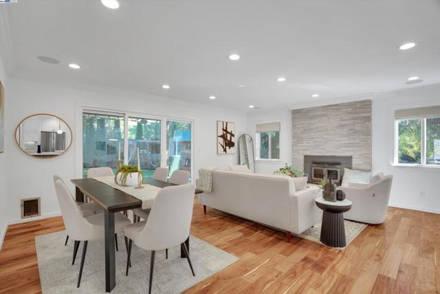 3 Dale Ct, Lafayette CA: https://media.crmls.org/mediaz/7434d3a8-867b-4ab6-815f-932be8348ba8.jpg