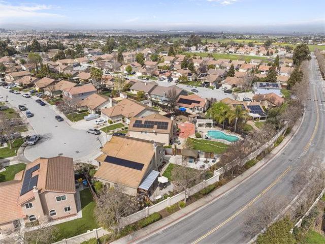 1980 Ponderosa Court, Hollister CA: https://media.crmls.org/mediaz/74357413-6f95-4430-8ef4-cadc9e625ddf.jpg