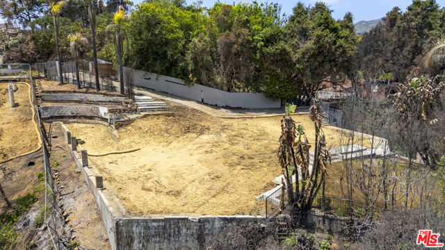 654 Erskine Drive, Pacific Palisades CA: https://media.crmls.org/mediaz/7435ad05-72d0-4976-a6c2-63c314b1fecb.jpg