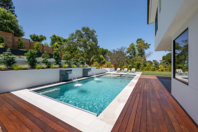 3964 Jefferson Avenue, Redwood City CA: https://media.crmls.org/mediaz/7435b27f-6d2d-407d-838f-544adfc5850e.jpg