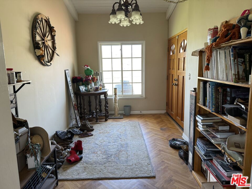 https://media.crmls.org/mediaz/743605bc-e09a-4c41-a5df-34acd0f54cae.jpg?preset=X-Large