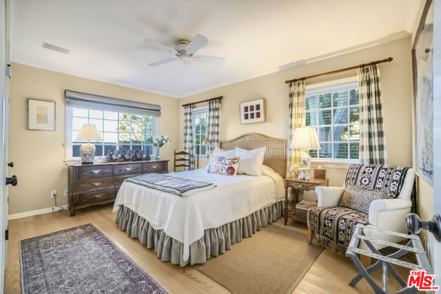 9420 Eden Drive, Beverly Hills CA: https://media.crmls.org/mediaz/743615ee-424d-4d6e-98c4-df48ba264f5e.jpg