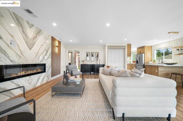 713 Midcrest Way, El Cerrito CA: https://media.crmls.org/mediaz/743620ca-a0c1-4c99-9ea6-f5541d70d09b.jpg