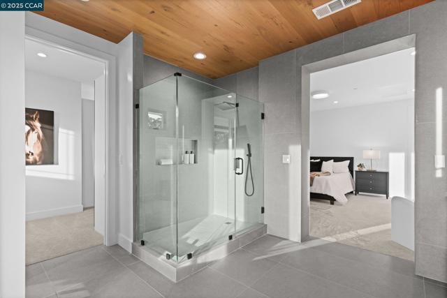 9 Turner Ct, Oakland CA: https://media.crmls.org/mediaz/743655c6-7aa9-4273-9c37-f84afcc9391c.jpg