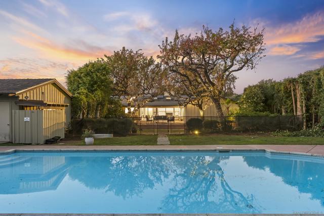 2315 Avenida De La Playa, La Jolla CA: https://media.crmls.org/mediaz/7436d9d0-0619-4ffb-a273-26b0afbe02ed.jpg