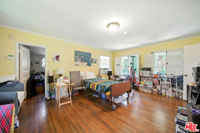 602 N Crescent Drive, Beverly Hills CA: https://media.crmls.org/mediaz/7436fc2d-8313-44e2-be0b-6d7d756c5f74.jpg