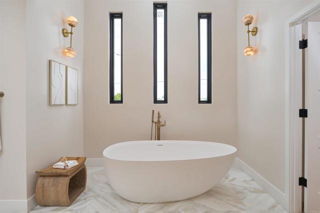 Detail Gallery Image 26 of 47 For 2465 Garfield St, Carlsbad,  CA 92008 - 4 Beds | 4/2 Baths