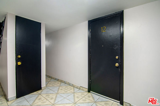 930 Fraser Avenue, Los Angeles CA: https://media.crmls.org/mediaz/7437175e-604c-4ae1-8f6f-66e55d8117cf.jpg