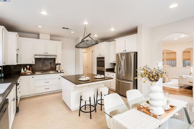 10828 Inspiration Cir, Dublin CA: https://media.crmls.org/mediaz/74376edd-c185-4c2f-a0ee-64a4d6853c0e.jpg