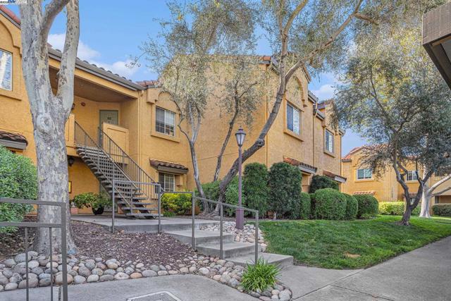 705 WATSON CANYON CT, San Ramon CA: https://media.crmls.org/mediaz/74379131-5260-49ae-8384-4e44d7c75164.jpg