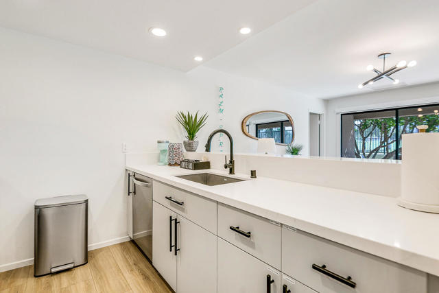73879 Club Circle Dr, Palm Desert CA: https://media.crmls.org/mediaz/7437b910-8a65-4eb7-bd2a-fa31d5e29d8b.jpg