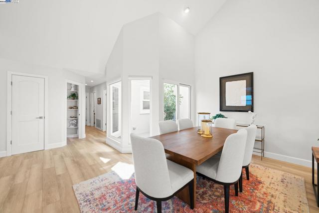 711 Glen Eagle Ct, Danville CA: https://media.crmls.org/mediaz/7437dbb3-40ea-4a3b-bf86-cbd9dc5e72ad.jpg