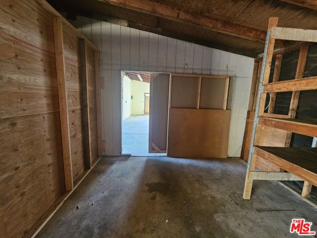 8400 Encino Avenue, Northridge CA: https://media.crmls.org/mediaz/74384ff0-e0e2-4541-8610-bc803c02b045.jpg