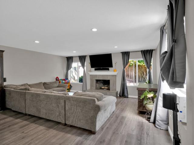1567 Wilton Road, Livermore CA: https://media.crmls.org/mediaz/74388420-e4da-438f-98ce-3c65a78a7d5b.jpg