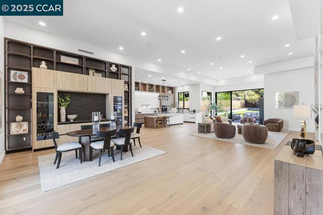 720 Laurel Dr, Walnut Creek CA: https://media.crmls.org/mediaz/7438fbb6-0ead-493d-9988-ea16d91dc605.jpg