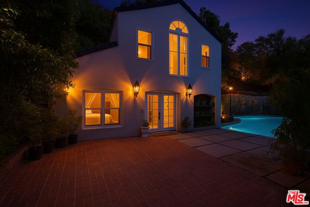 1174 Coldwater Canyon Drive, Beverly Hills CA: https://media.crmls.org/mediaz/74394ee3-0ec2-4042-b4b6-2a429ae16ebd.jpg