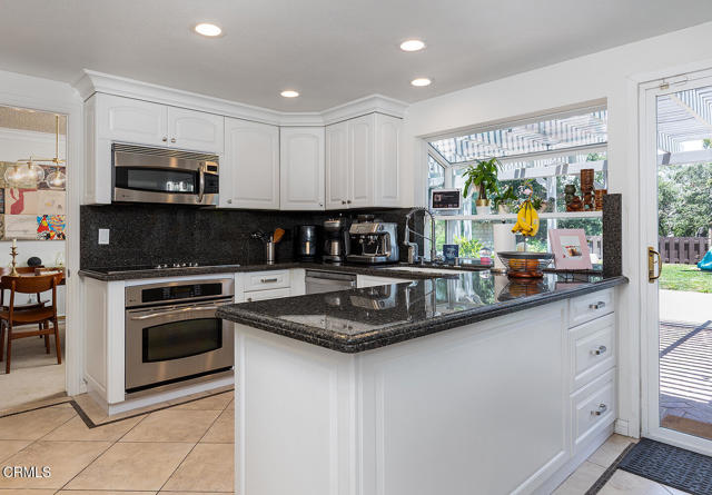 18845 Braemore Road, Porter Ranch CA: https://media.crmls.org/mediaz/7439bf8a-d1f3-4ad2-9d55-37e531f46f57.jpg