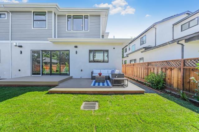 980 Lucky Avenue, Menlo Park CA: https://media.crmls.org/mediaz/743b5dd4-05a4-4b6d-992c-af32c0564921.jpg