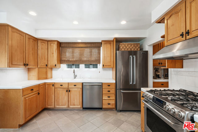 10574 Holman Avenue, Los Angeles CA: https://media.crmls.org/mediaz/743bd7b1-e6c4-4f0a-982e-02eb035c3aa0.jpg