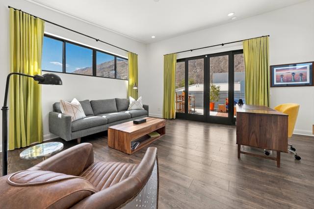 160 Obsidian Loop N, Palm Springs, CA 92264