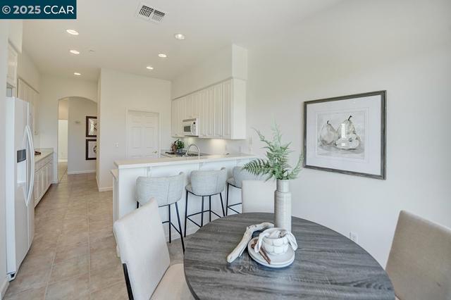 2916 Saklan Indian Dr, Walnut Creek CA: https://media.crmls.org/mediaz/743c7905-7a29-4ba5-9062-23f2a31a32c4.jpg