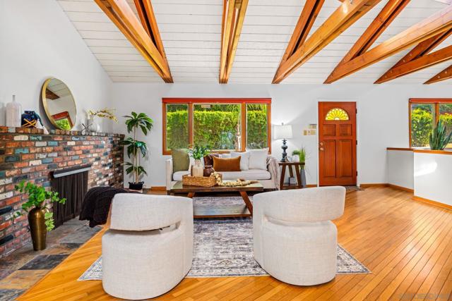 661 Union, Encinitas CA: https://media.crmls.org/mediaz/743cd9c7-39f4-4a8c-8c03-27770cbc4855.jpg