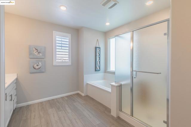 144 Scott Creek Way, Brentwood CA: https://media.crmls.org/mediaz/743de78d-97cc-4f63-871d-ff0227800ce7.jpg