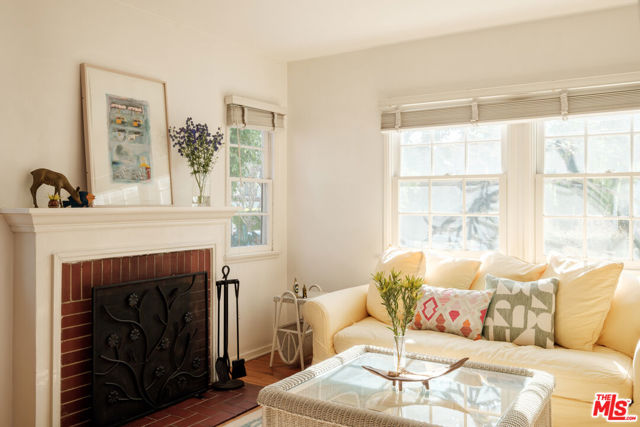 1030 N La Jolla Avenue, West Hollywood CA: https://media.crmls.org/mediaz/743e2353-4dcd-4b35-a0a3-b159a028d476.jpg