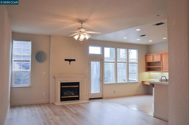 7809 Caracena Ct, Vallejo CA: https://media.crmls.org/mediaz/743eb8af-4a67-4957-85ff-29ea493ad805.jpg