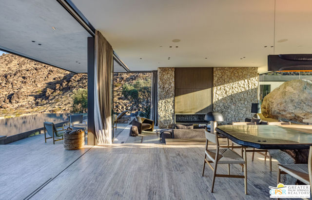 2215 Vista Distancia Court, Palm Springs, CA 92262