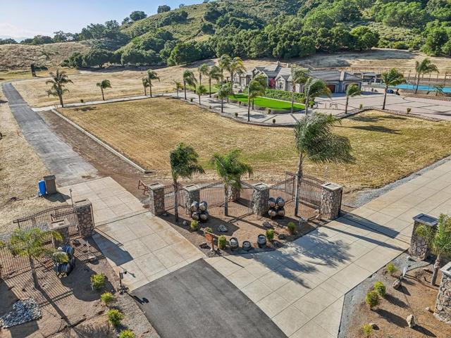 2995 Day Road, Gilroy CA: https://media.crmls.org/mediaz/743f18bc-9f03-4177-8bc9-7524f34d705c.jpg