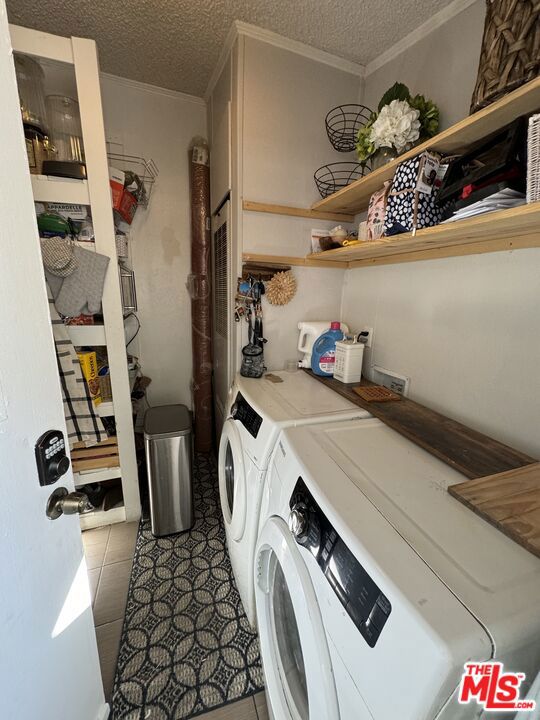 25000 Hawkbryn Avenue, Newhall CA: https://media.crmls.org/mediaz/74400d10-6833-437f-bb63-0230ea671889.jpg