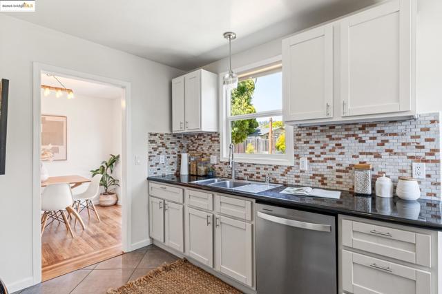 820 Amador St, Richmond CA: https://media.crmls.org/mediaz/74413927-d1d9-425c-9abb-3cc05a4c63be.jpg