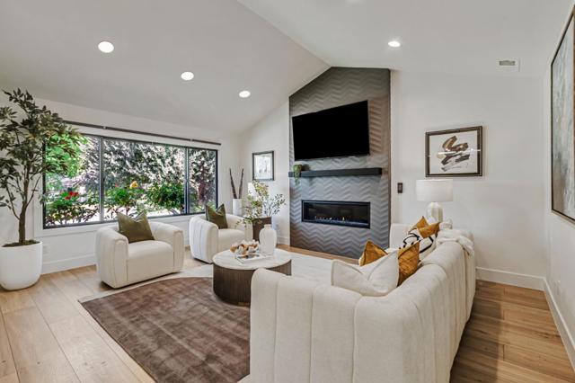 1588 Calle De Stuarda, San Jose CA: https://media.crmls.org/mediaz/74413a83-baa7-4375-9122-5c1b6b74ad23.jpg
