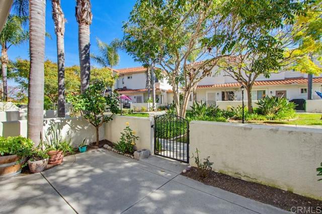 Detail Gallery Image 7 of 37 For 4002 Craven Rd #4,  Oceanside,  CA 92057 - 3 Beds | 2/1 Baths