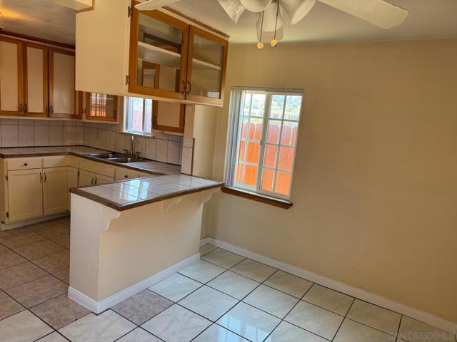 796 98 W Washington Ave, El Cajon CA: https://media.crmls.org/mediaz/74418645-5821-4f76-8c04-0435d9a32640.jpg