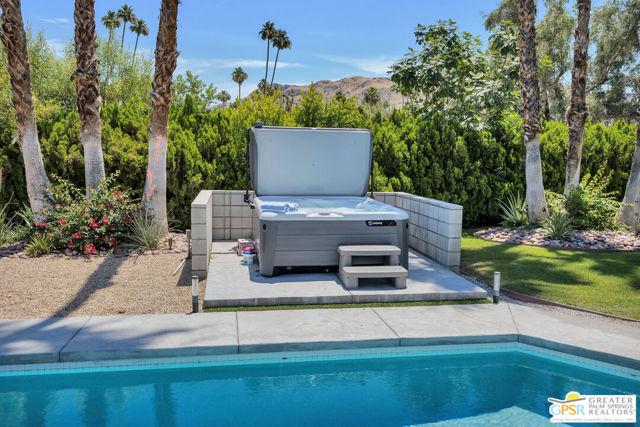 2566 S Calle Palo Fierro, Palm Springs CA: https://media.crmls.org/mediaz/74418a3b-2866-4b68-8333-c14a1399640e.jpg